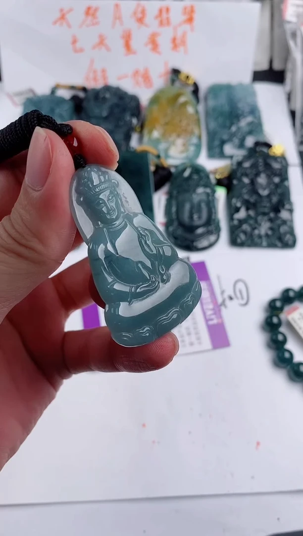 颈饰未镶嵌翡翠