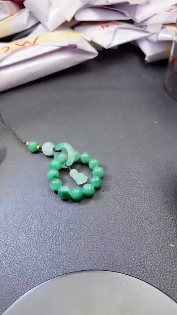 颈饰未镶嵌石英质玉0094384