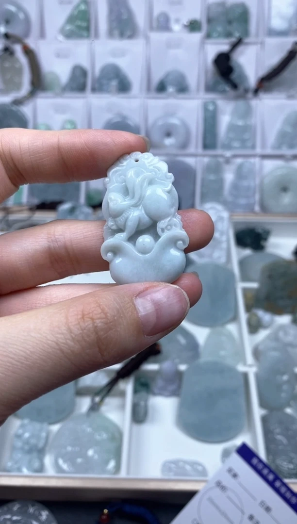 【闪购商品】翡翠颈饰未镶嵌玉兔