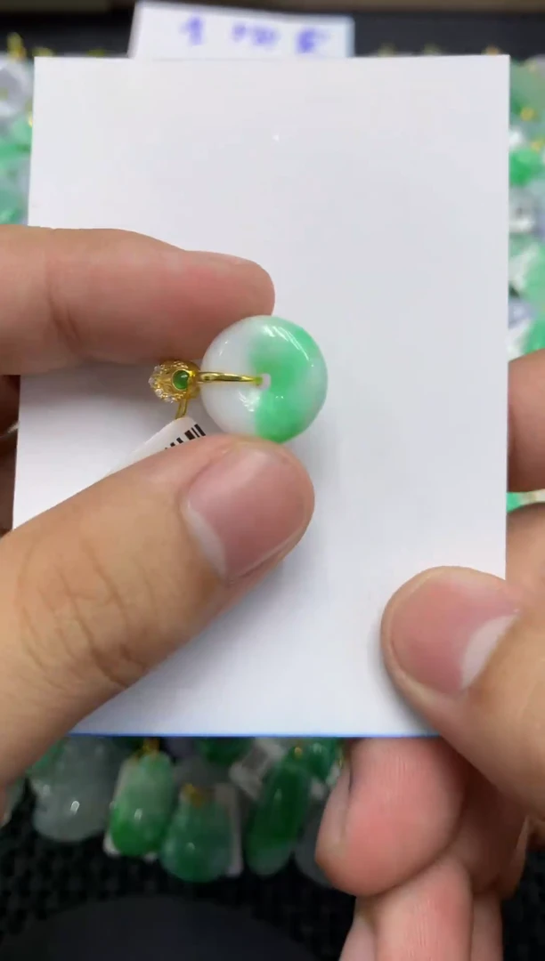 颈饰未镶嵌翡翠天然缅甸翡翠A货