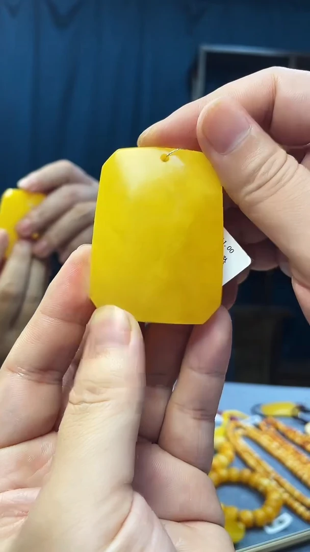 琥珀颈饰未镶嵌蜜蜡方牌吊坠