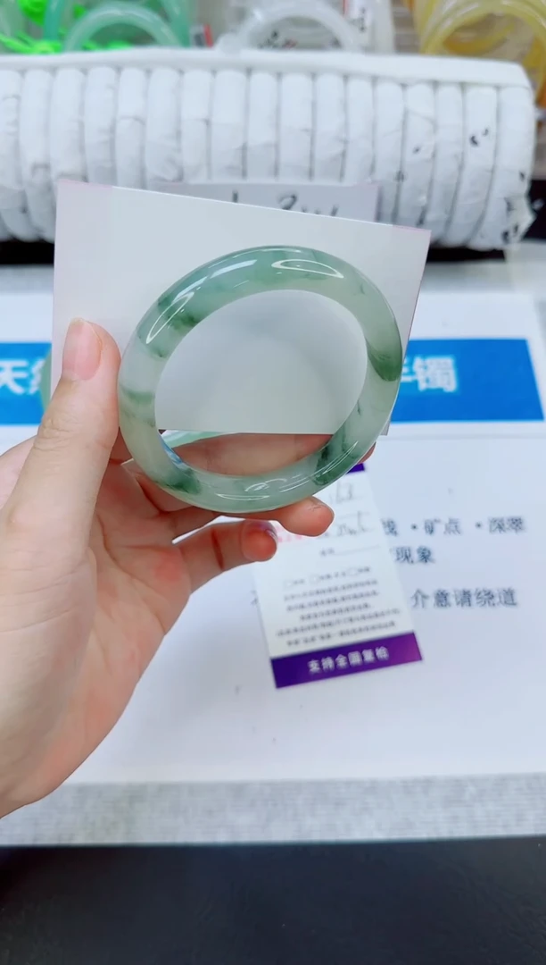 石英质玉手镯未镶嵌168/54.6