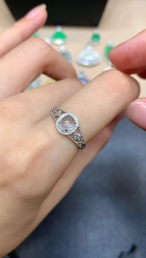 18K金镶嵌戒指翡翠蛋面【无服务费