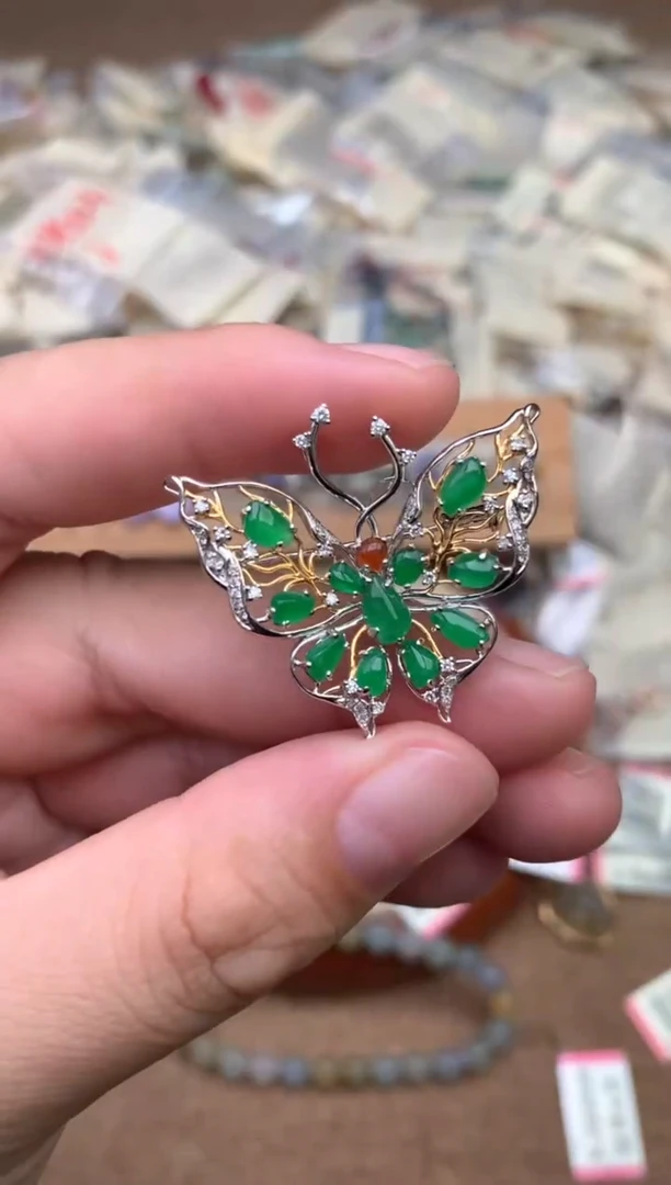 18K金镶嵌挂件翡翠一