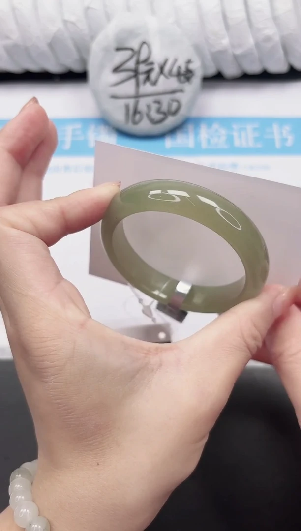 未镶嵌手镯石英质玉187-53.1DK