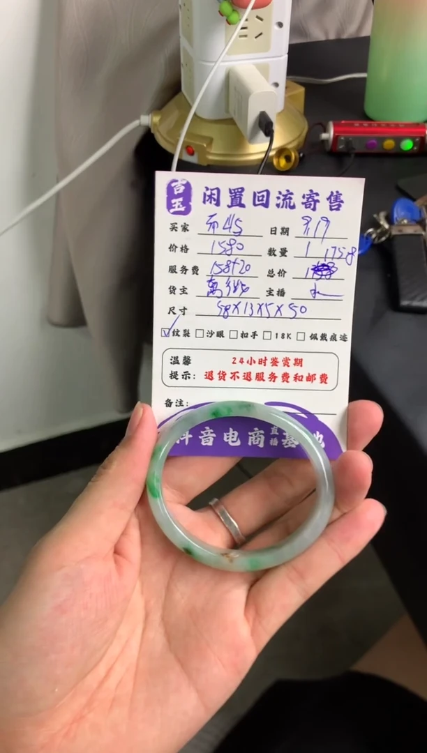 未镶嵌手镯翡翠而*?手镯
