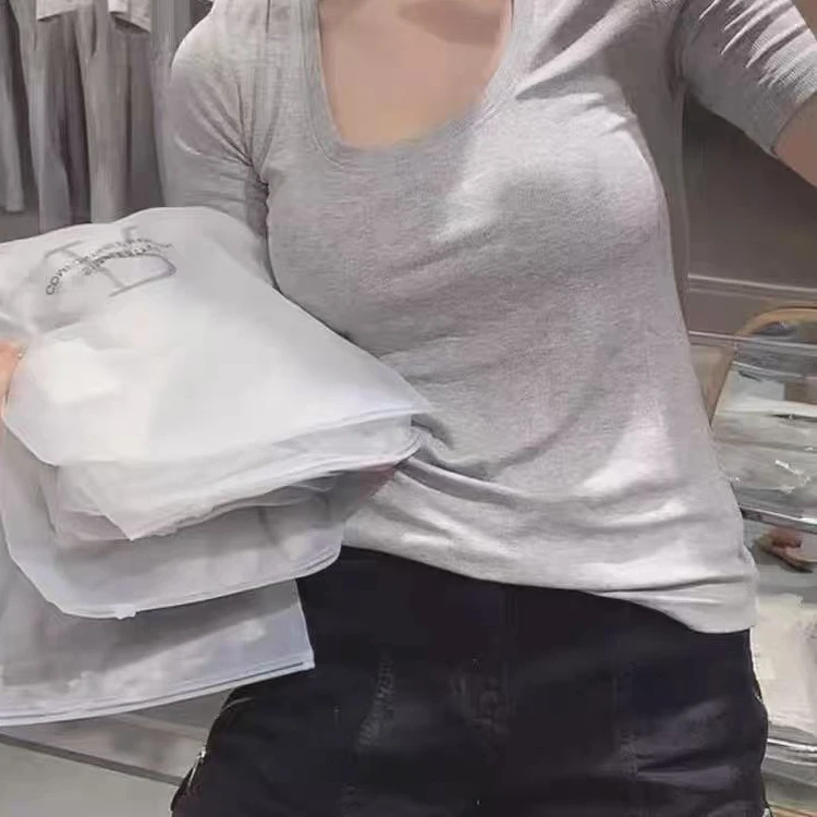 【丫丫】U型鹅蛋短T短袖