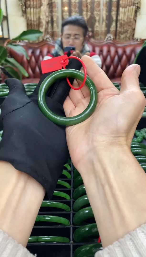 未镶嵌手镯和田玉（碧玉）我****鸟881