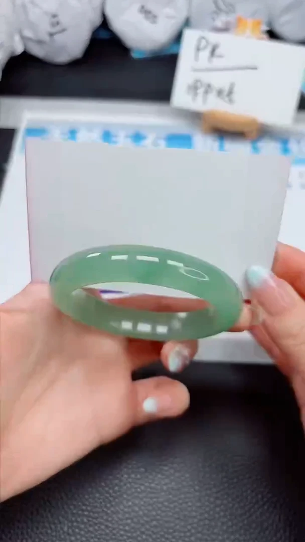 【闪购商品】石英质玉手镯未镶嵌75