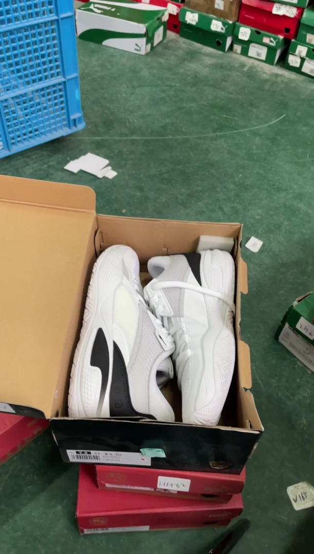 彪马时尚休闲运动鞋41M  JJ77