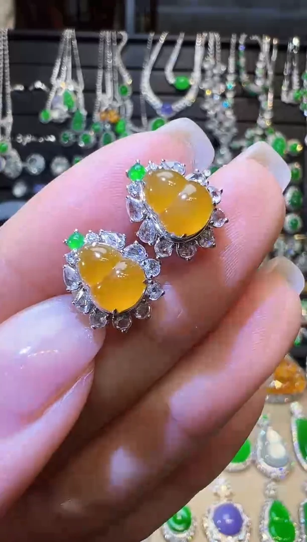 18K金镶嵌翡翠耳饰葫芦