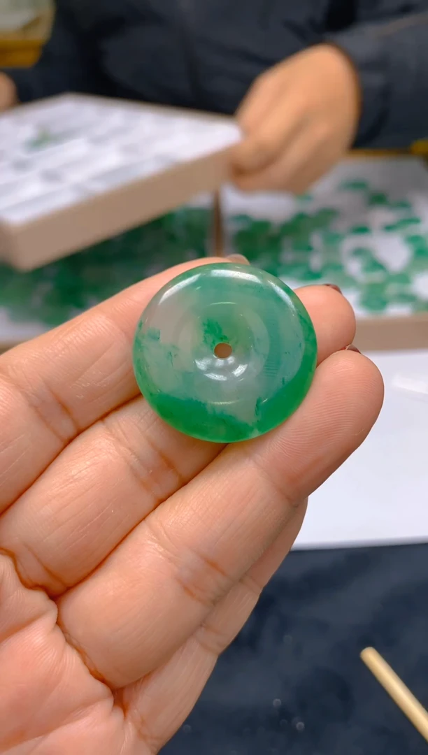 【闪购商品】石英质玉颈饰未镶嵌冰美人非洲翠A货