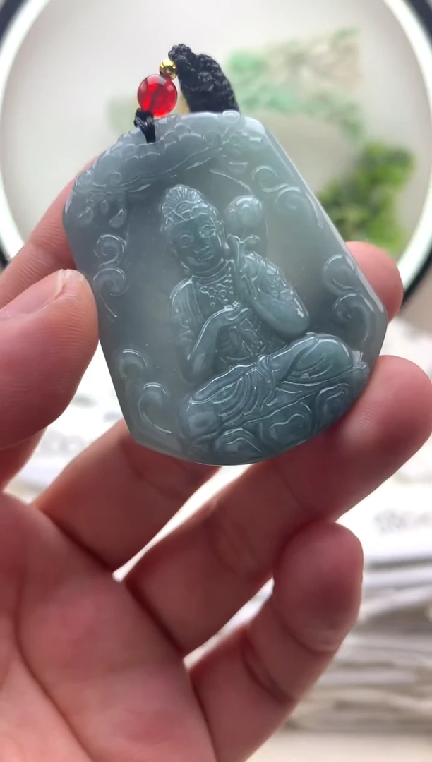 颈饰未镶嵌翡翠观音
