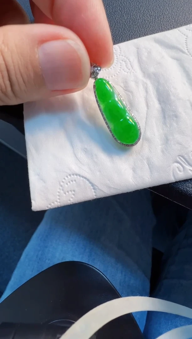 吊坠(不含链)18K金镶嵌翡翠@**子5500