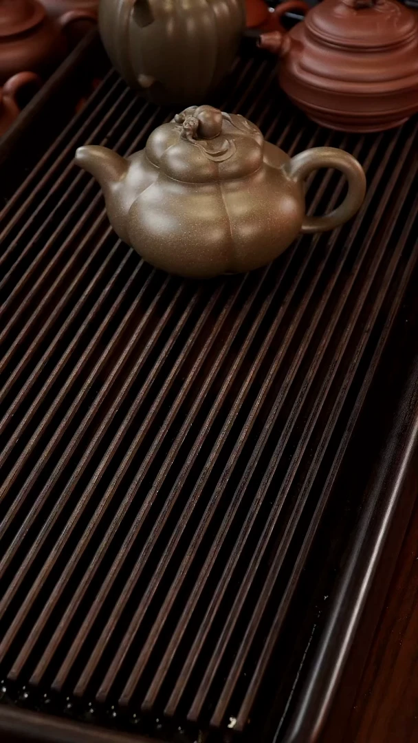 【闪购商品】紫砂茶壶半手松华青段上核桃