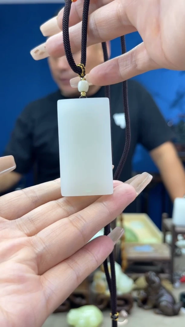 和田玉未镶嵌颈饰1