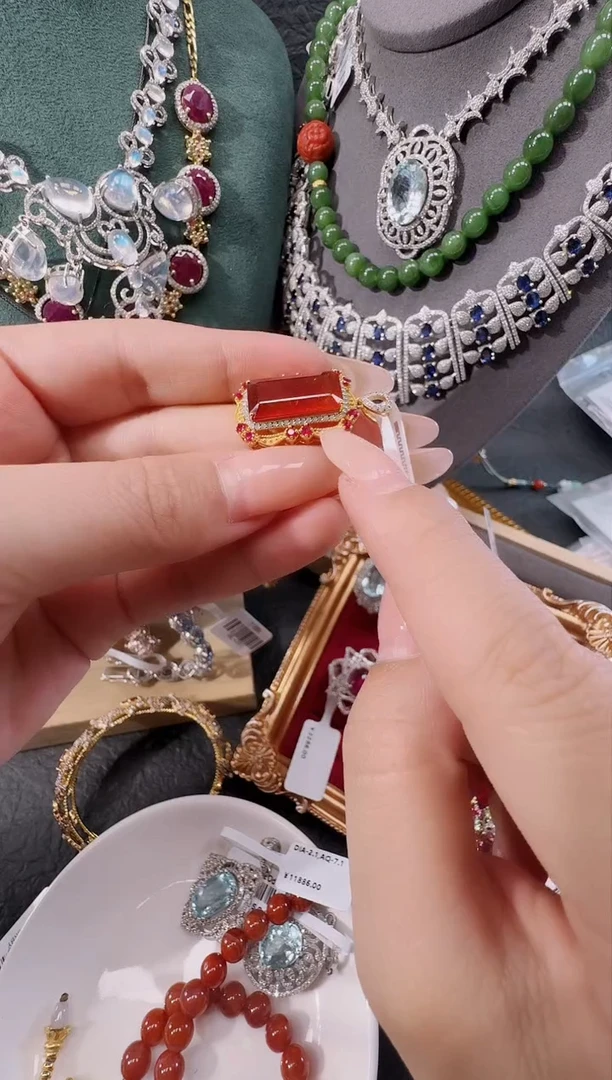 颈饰银S925镶嵌石榴石（芬达石）吊坠