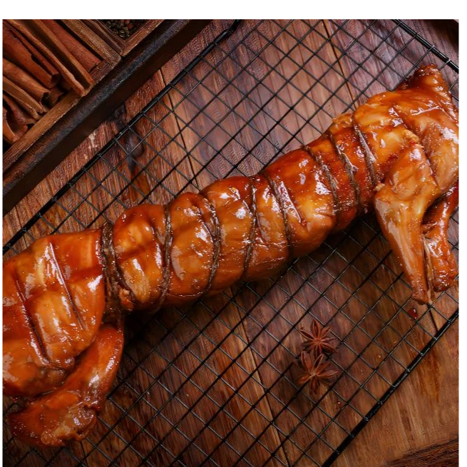 四川特产麻辣手撕兔五香手撕兔整兔烤兔开袋即食休闲零食