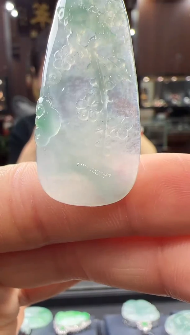 【闪购商品】翡翠挂件18K金镶嵌梅花牌 不含链