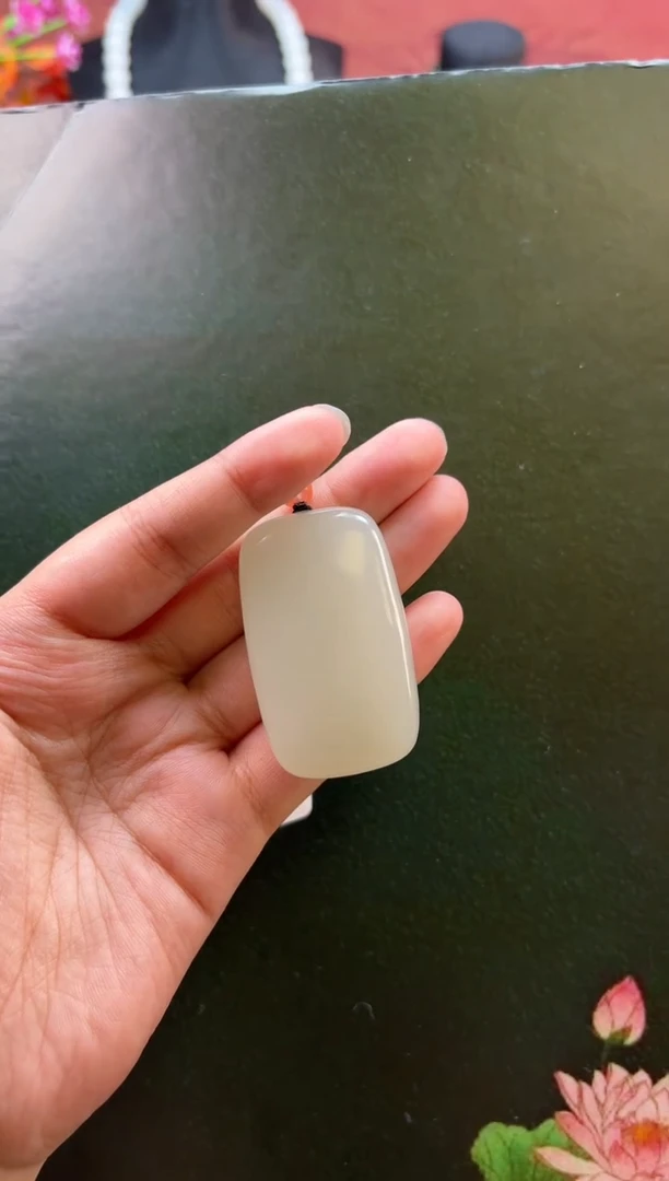 颈饰未镶嵌和田玉吊坠