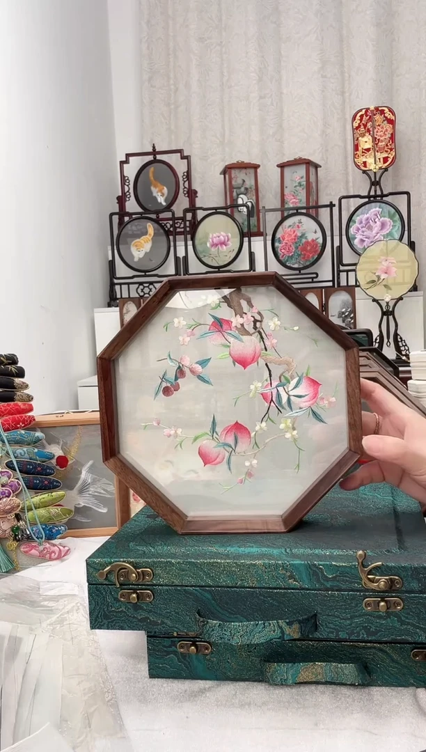 扇子苏绣作品手工摆台
