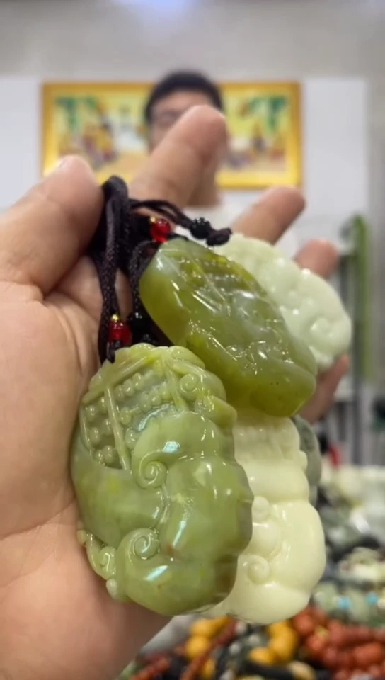 未镶嵌岫玉吊坠多样性发货发其中一件