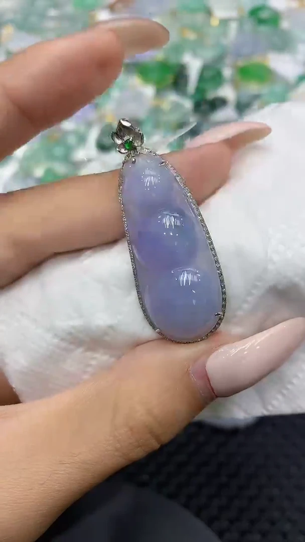 颈饰18K金镶嵌翡翠111111111111