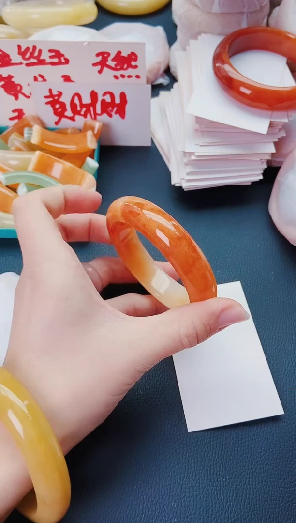 【闪购商品】石英质玉手镯未镶嵌M101-59-60