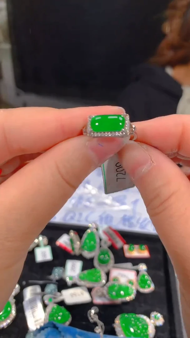 【闪购商品】定制翡翠未镶嵌60多样性发货（发其一）