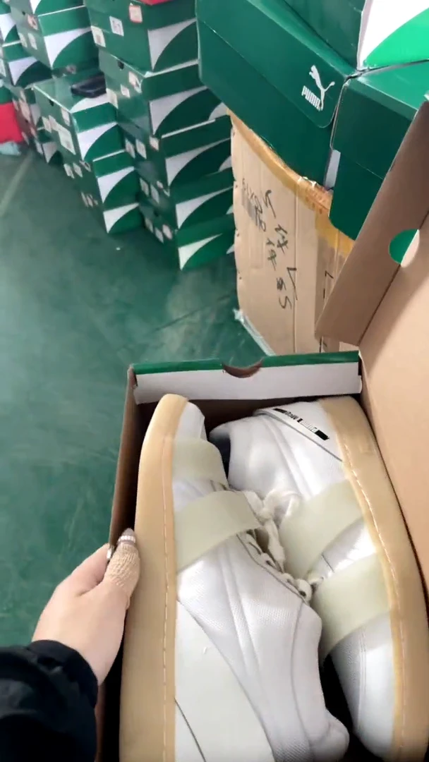 彪马时尚休闲运动鞋42M  J4