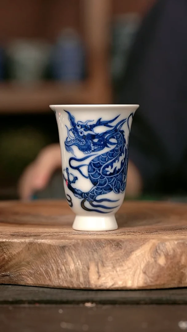 手绘手绘手绘高温现代瓷   柴 铠甲龙 闻香杯90c