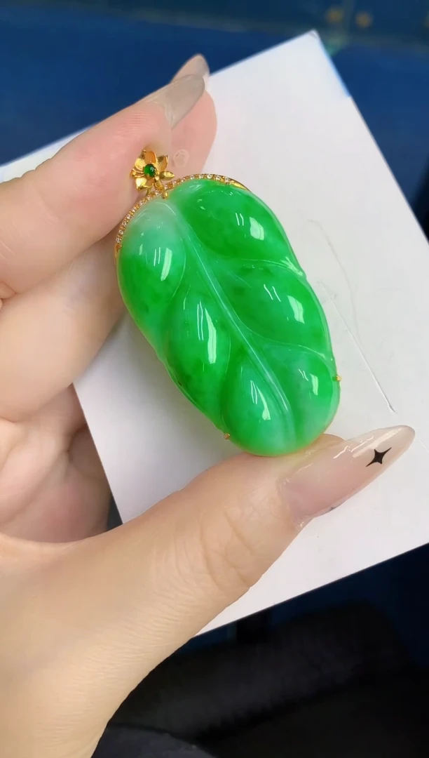 颈饰18K金镶嵌翡翠缅甸天然翡翠A货