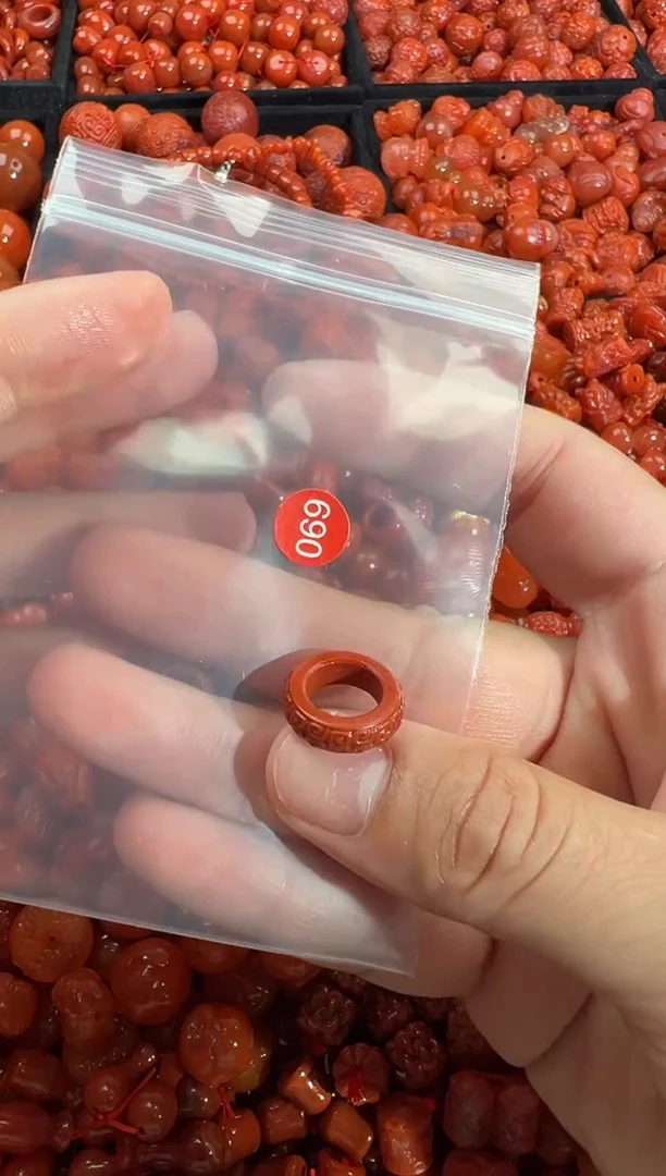 南红玛瑙未镶嵌颈饰1