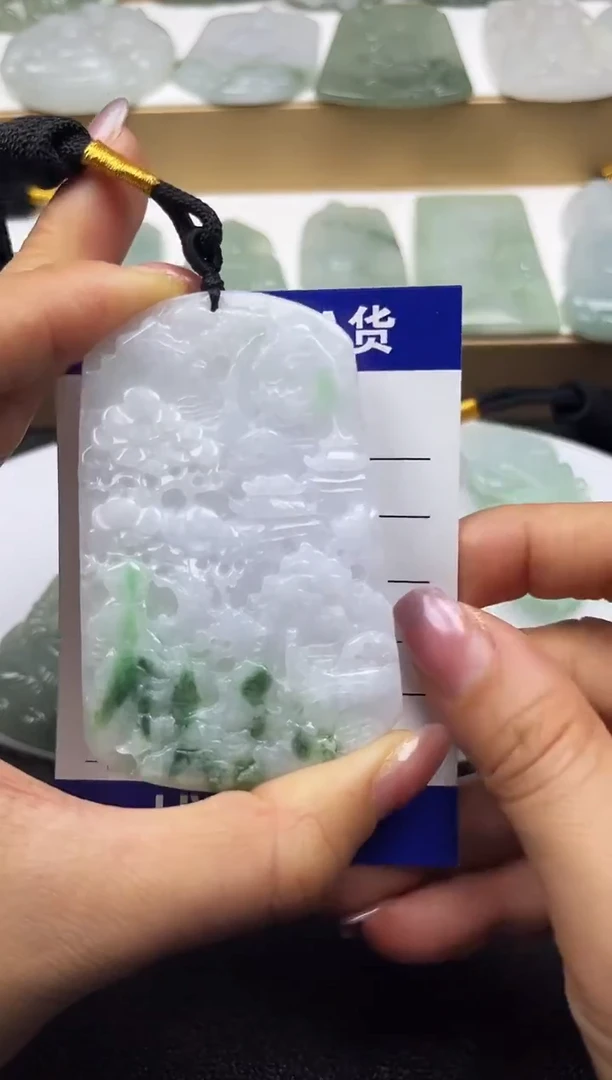 颈饰未镶嵌翡翠