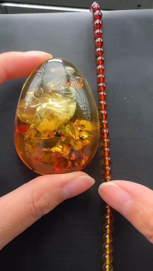 未镶嵌颈饰琥珀吊坠