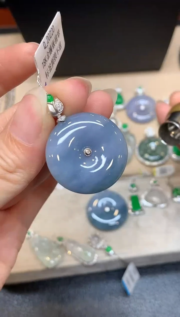 颈饰18K金镶嵌翡翠平安扣【无服务费