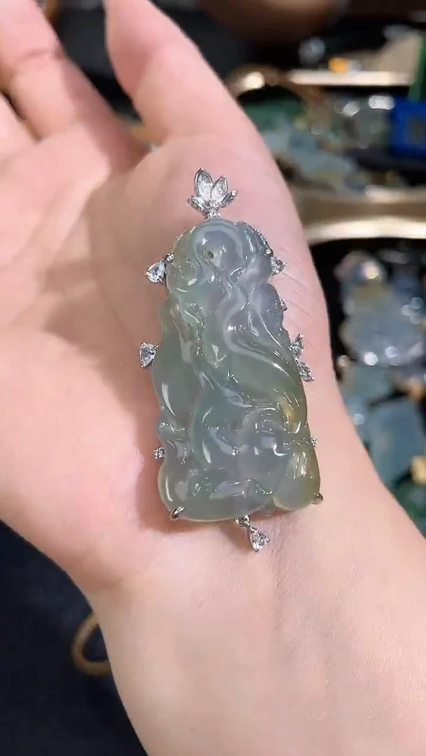 颈饰银S925镶嵌翡翠2026123101多样性发一