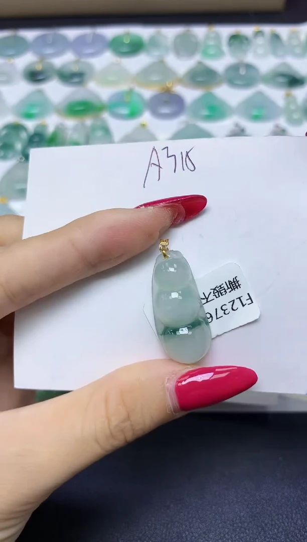 颈饰18K金镶嵌翡翠天然缅甸A货翡翠百元以上9元证书费自理