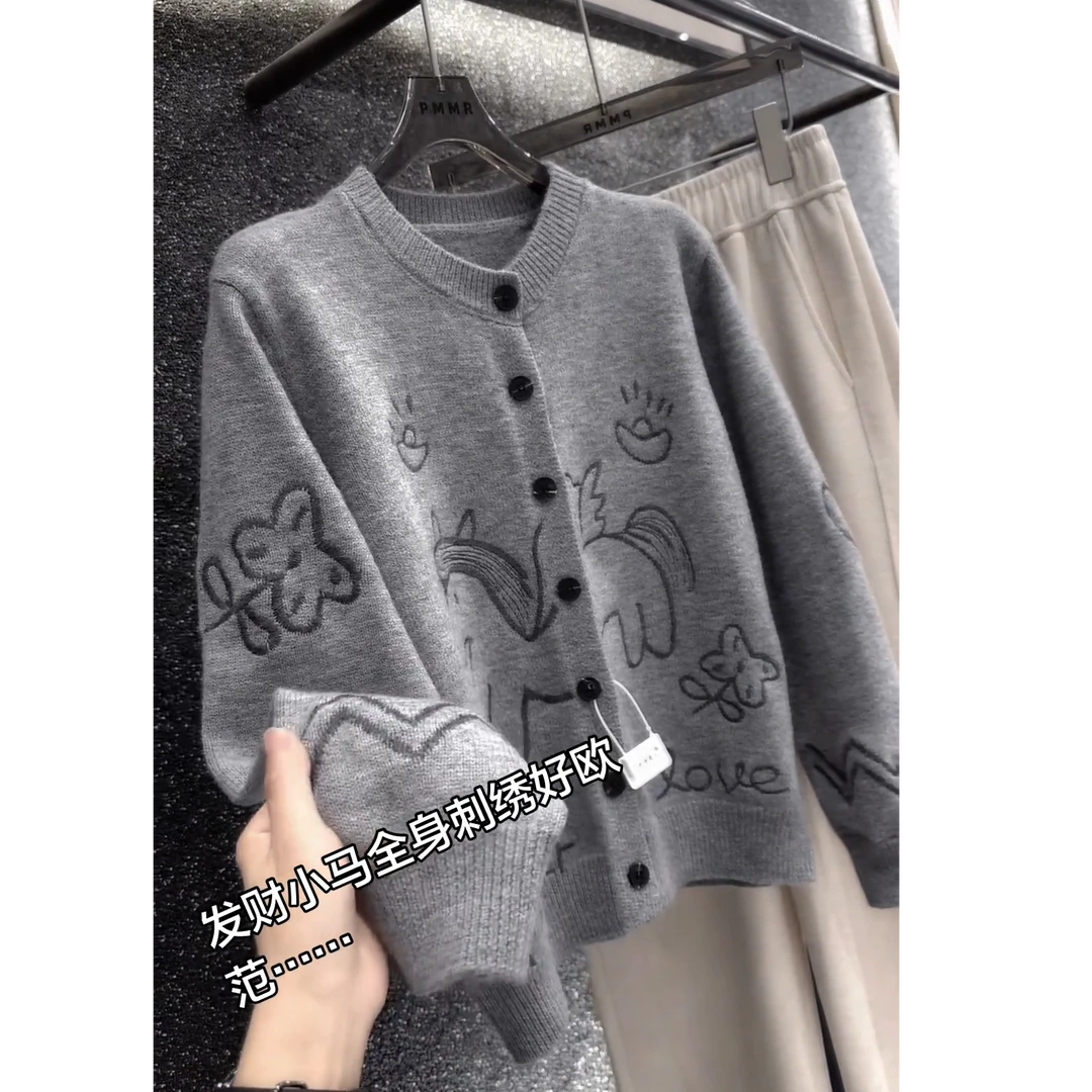 灰色圆领卡通小马刺绣针织外套女2025秋冬新款宽松减龄百搭打底衫