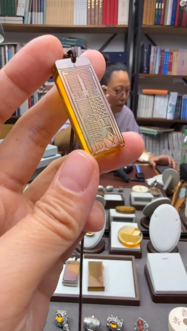 未镶嵌颈饰琥珀成功品吊坠