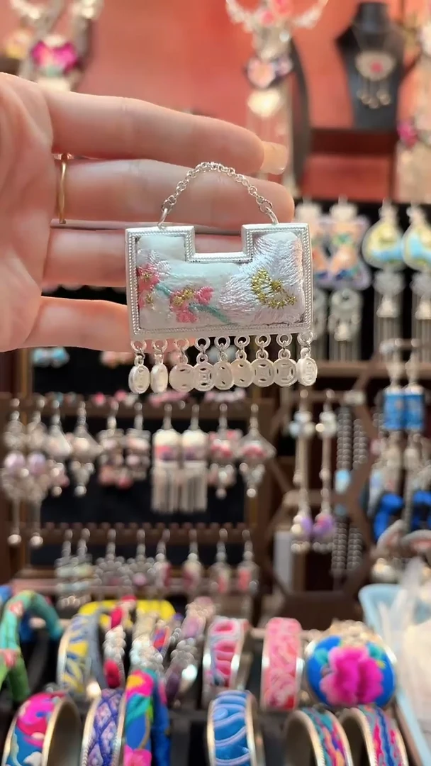 织绣 云织谣民族风精美饰品   251