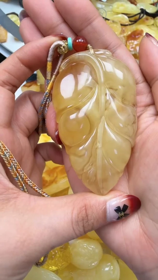 裸石琥珀未镶嵌如图