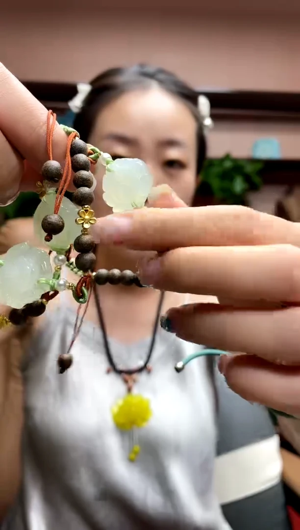 岫玉未镶嵌手牌多样性发货发其中之一