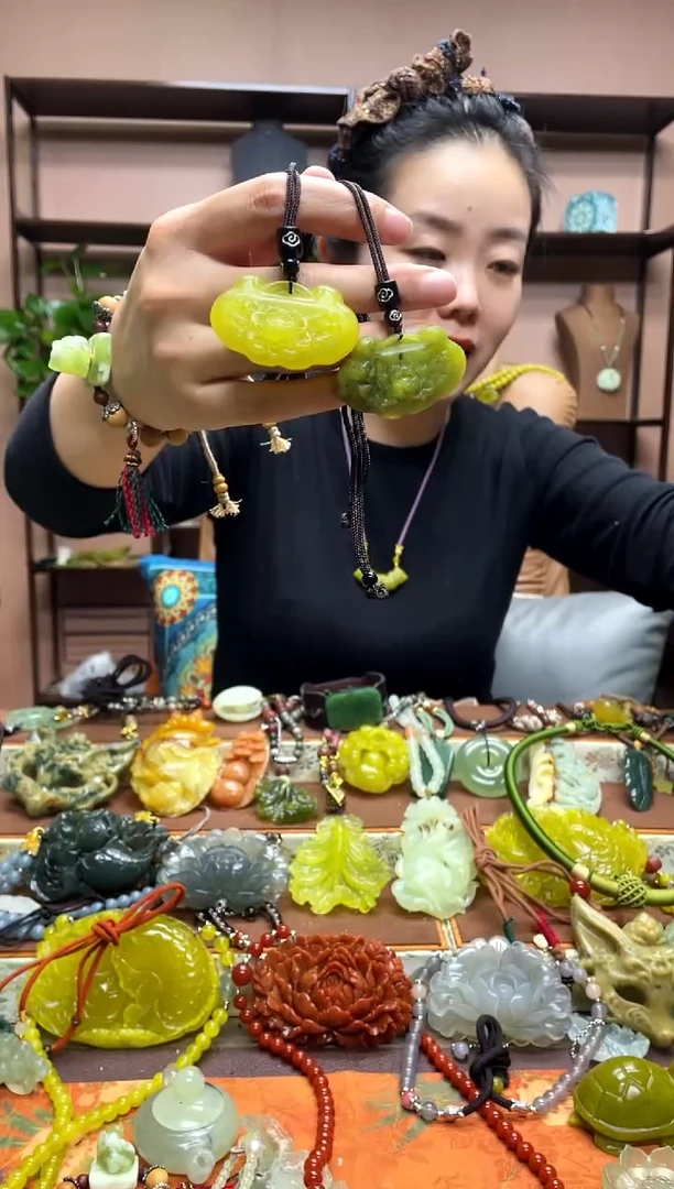 未镶嵌岫玉吊坠多样性发货发其中之一