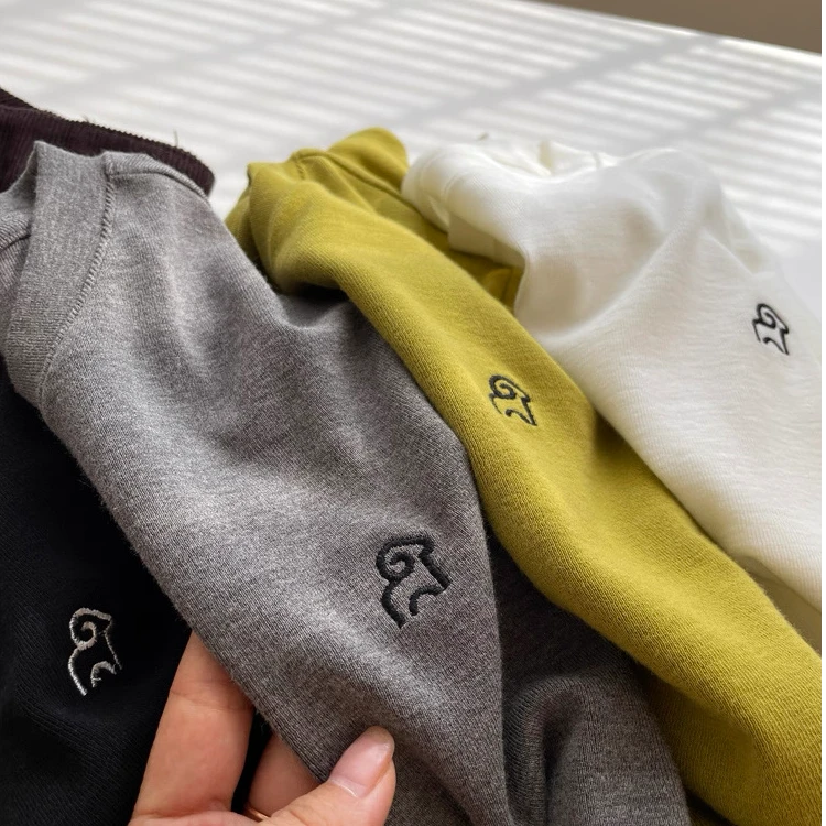 ·【羊-绣迹】韩单优可丝绒感简约小刺绣打底衫