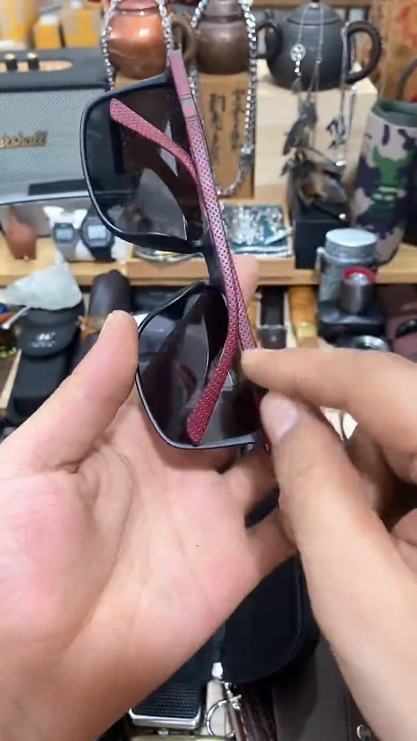 瓷片闪购商品  如图所示