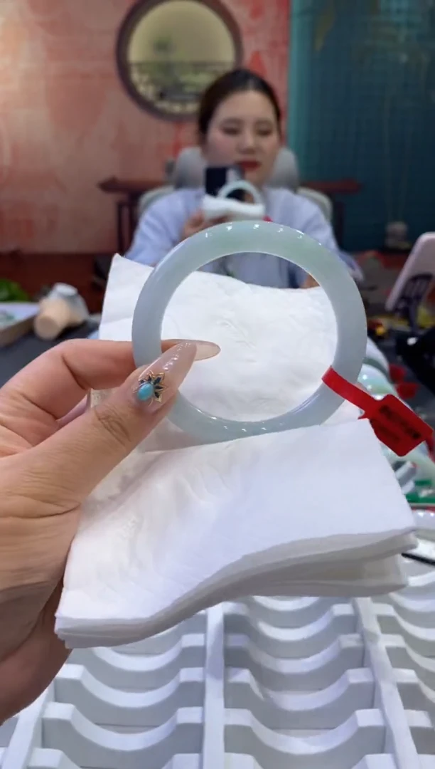 翡翠手镯未镶嵌多人00019261