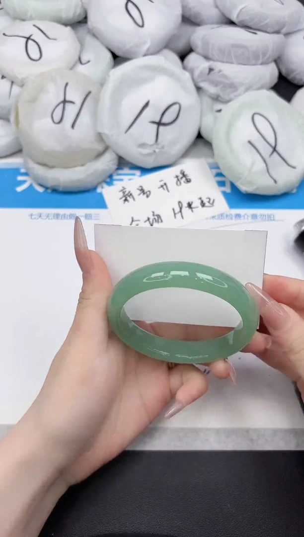 未镶嵌手镯石英质玉240-62