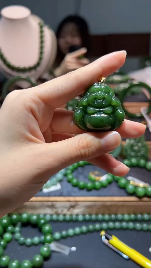 和田玉（碧玉）18K金镶嵌颈饰1