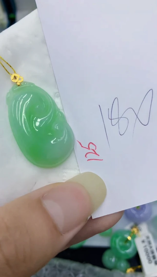 翡翠18K金镶嵌颈饰111111111111
